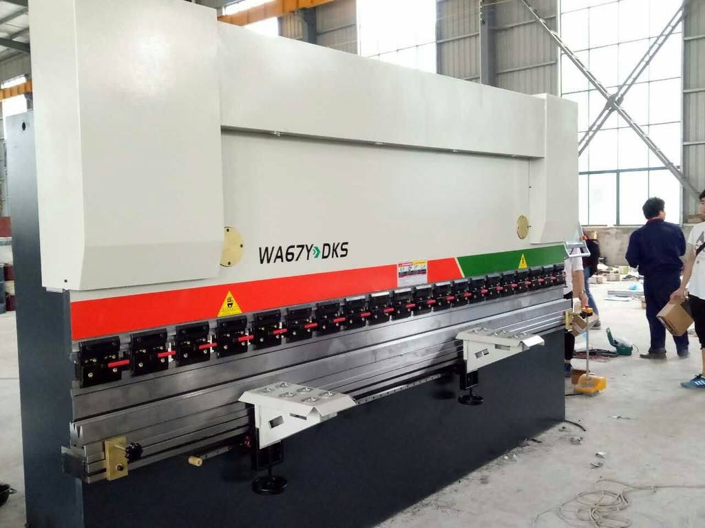 What are the items that must be paid attention to when purchasing stainless steel bending machine?